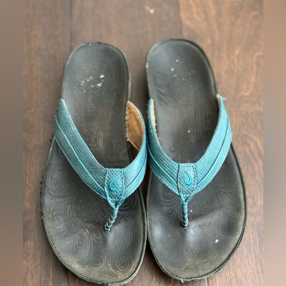Olukai flip flops leather